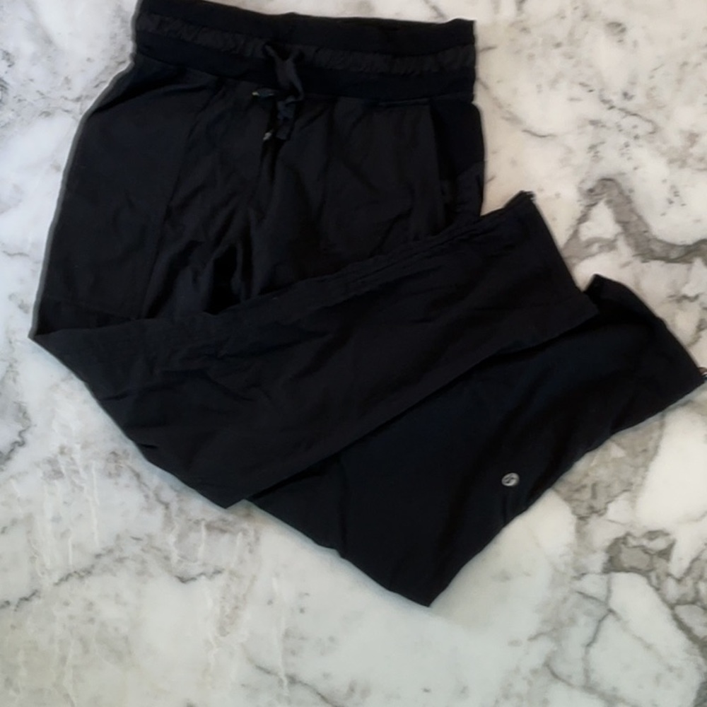 Lululemon dance, studio pants cropped
